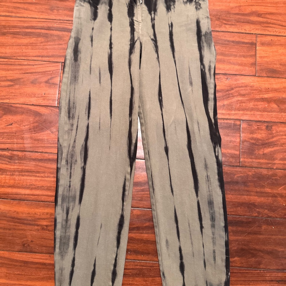 Stylish Green and Black Tie-Dye Women Jeans - Picture 11 of 15
